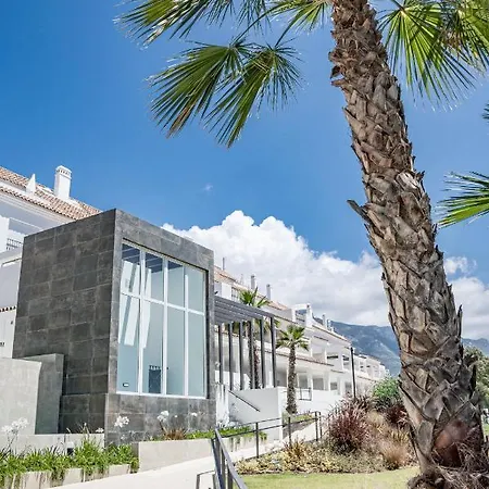 Coastal In Gated Community Close To Puerto Banus And Centro Plaza , Lr10 Apartment