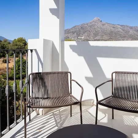 Coastal In Gated Community Close To Puerto Banus And Centro Plaza , Lr10 Apartment