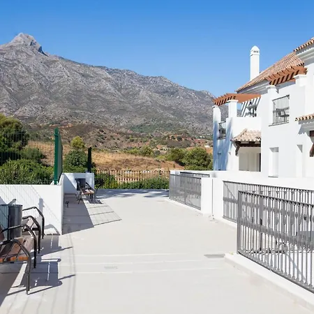 Coastal In Gated Community Close To Puerto Banus And Centro Plaza , Lr10 Marbella