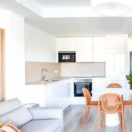 Coastal In Gated Community Close To Puerto Banus And Centro Plaza , Lr10 Apartment