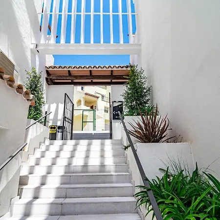Coastal In Gated Community Close To Puerto Banus And Centro Plaza , Lr10 Marbella