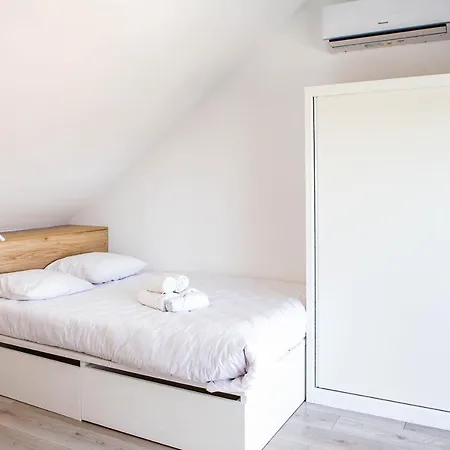 Coastal In Gated Community Close To Puerto Banus And Centro Plaza , Lr10 Apartment